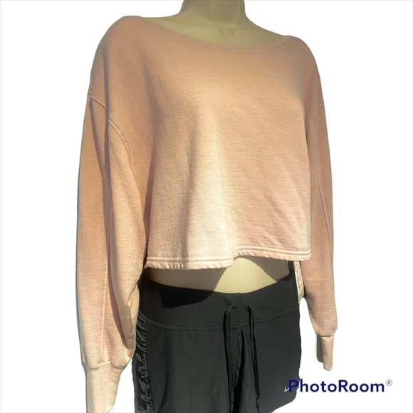 Free People Sweaters - Pink cropped Free People pullover